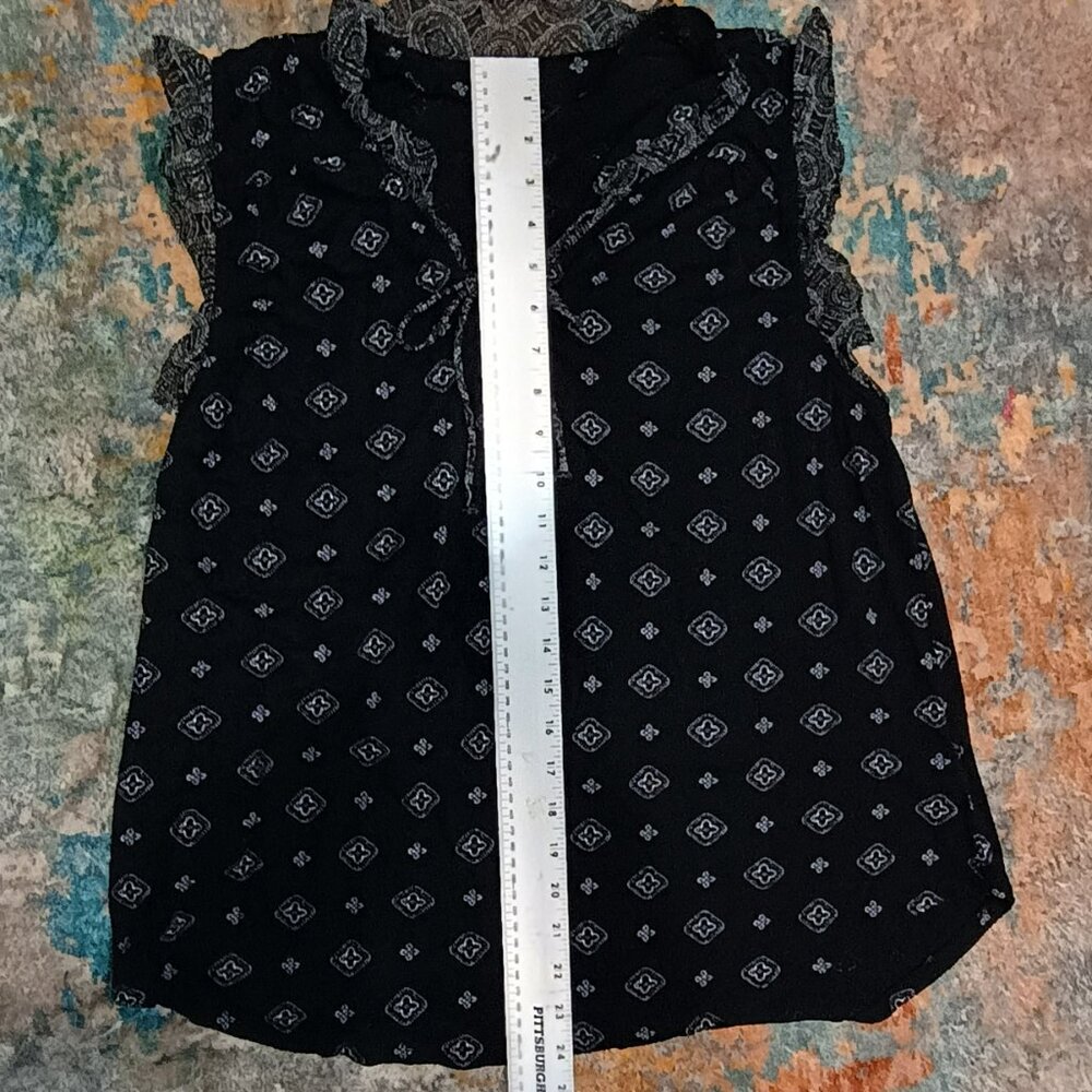 Casual Lucky brand mixed media short, ruffled sleeve and vneck  blouse size L - Picture 8 of 9